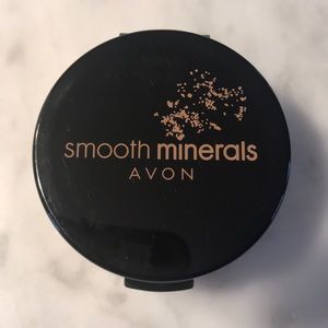 Brand new Avon Smooth Minerals powder: Light Beige